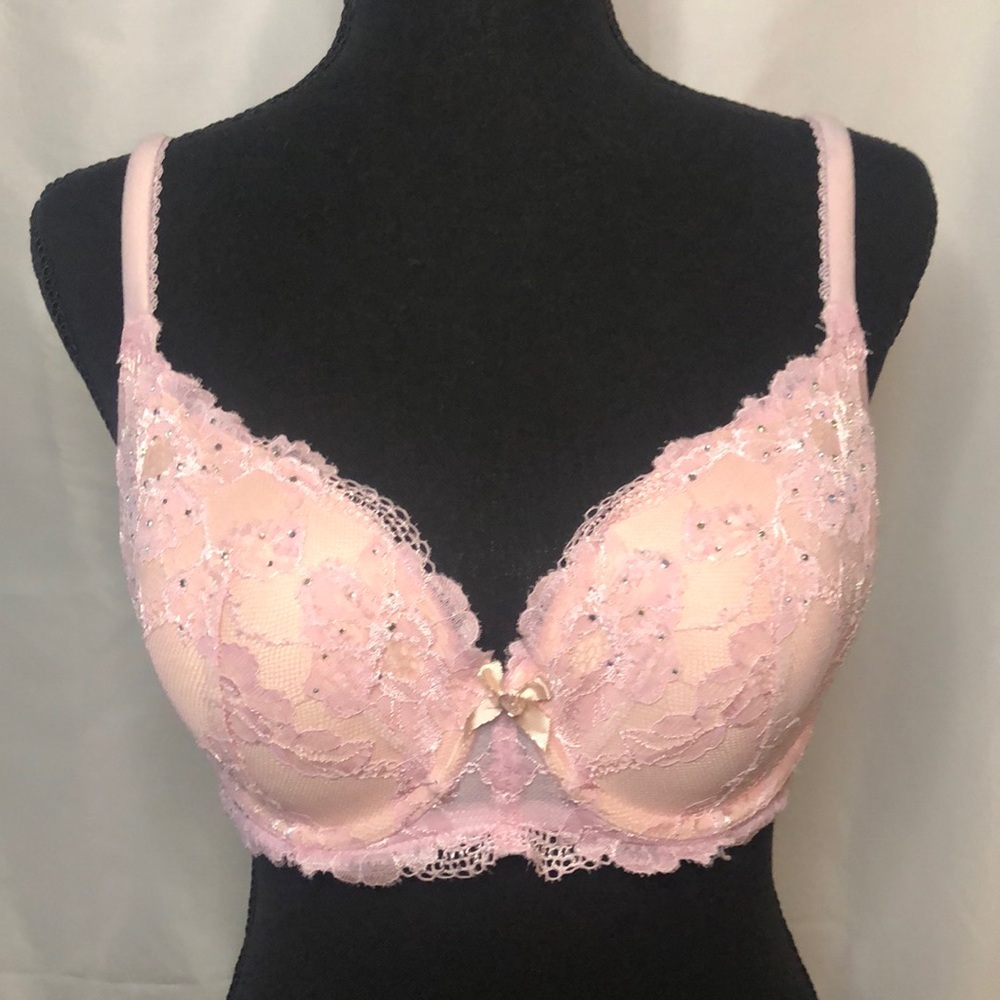 VICTORIA’S SECRET Body by Victoria pink lace padded bra. Size 34 DD.